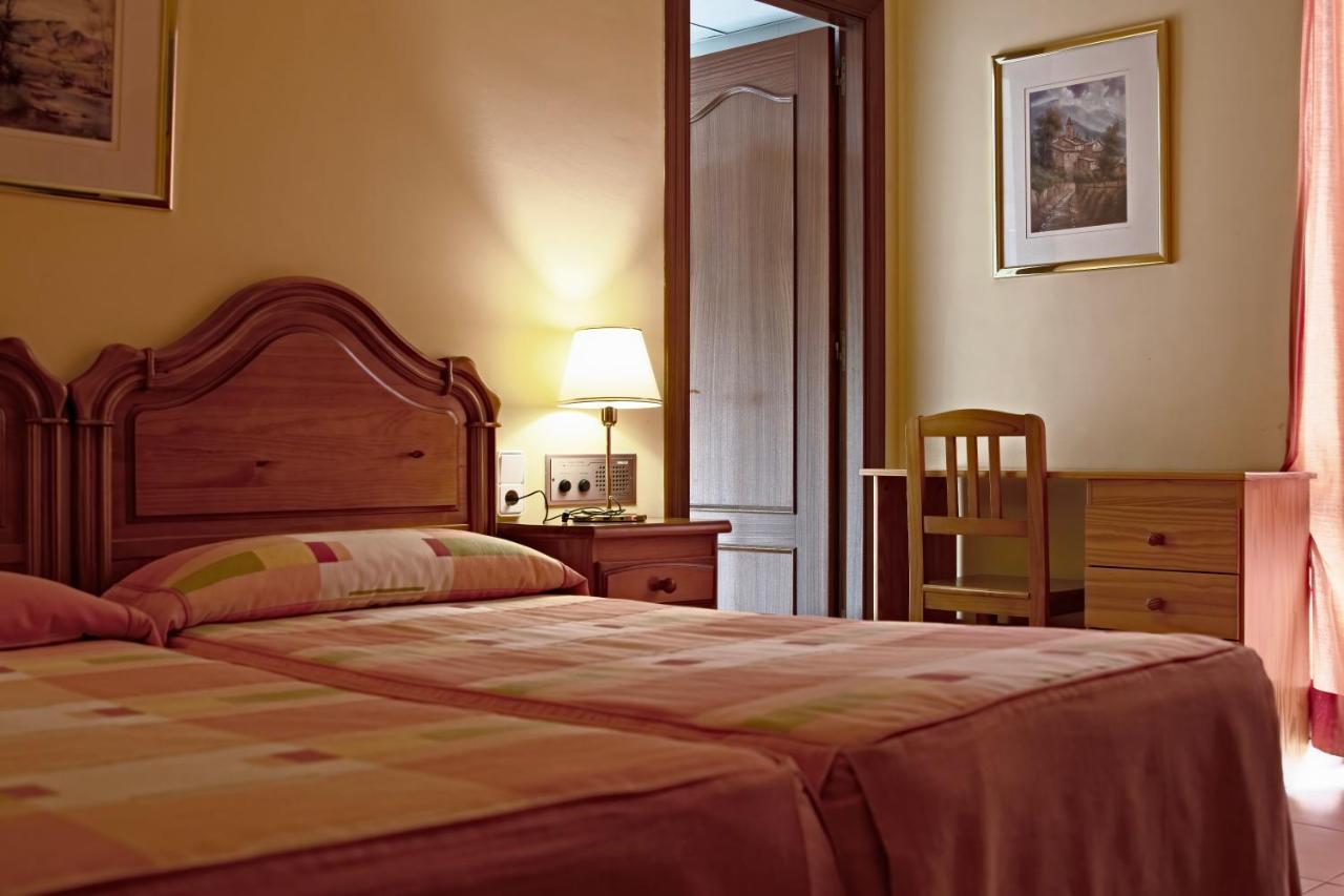 Pensio La Creu Hotel Esterri D'Aneu Bagian luar foto