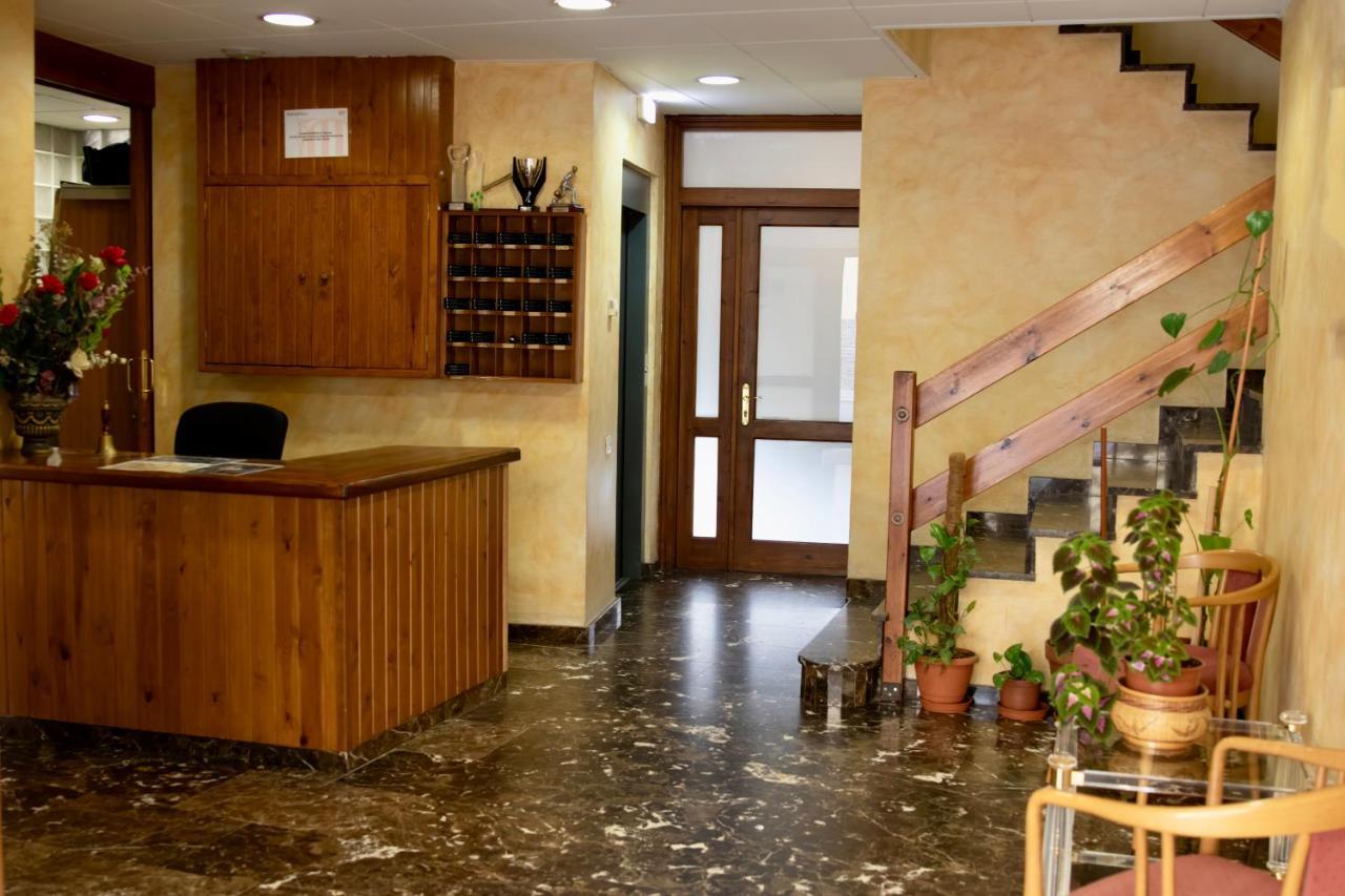 Pensio La Creu Hotel Esterri D'Aneu Bagian luar foto