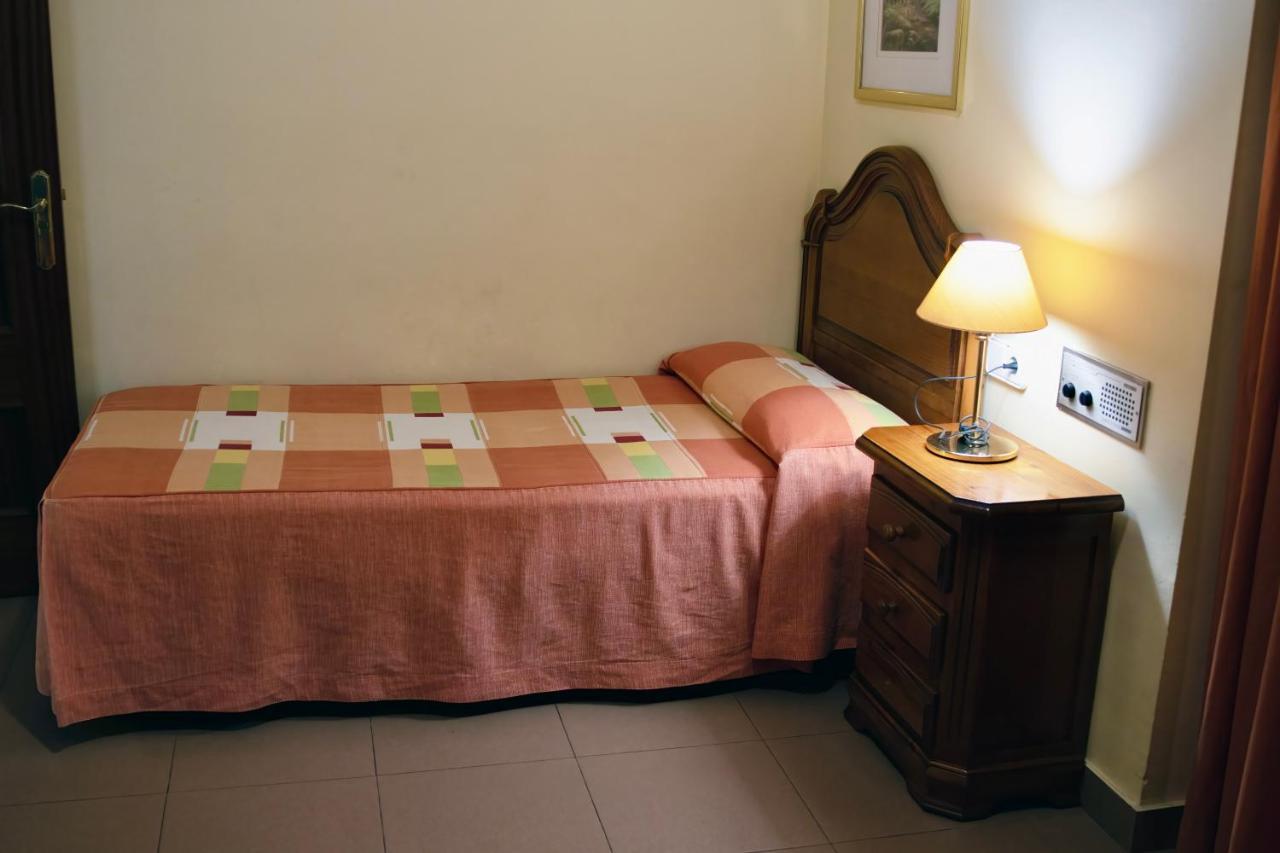 Pensio La Creu Hotel Esterri D'Aneu Bagian luar foto