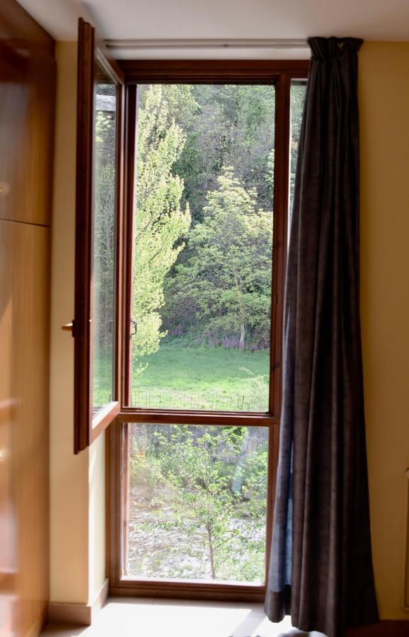 Pensio La Creu Hotel Esterri D'Aneu Bagian luar foto