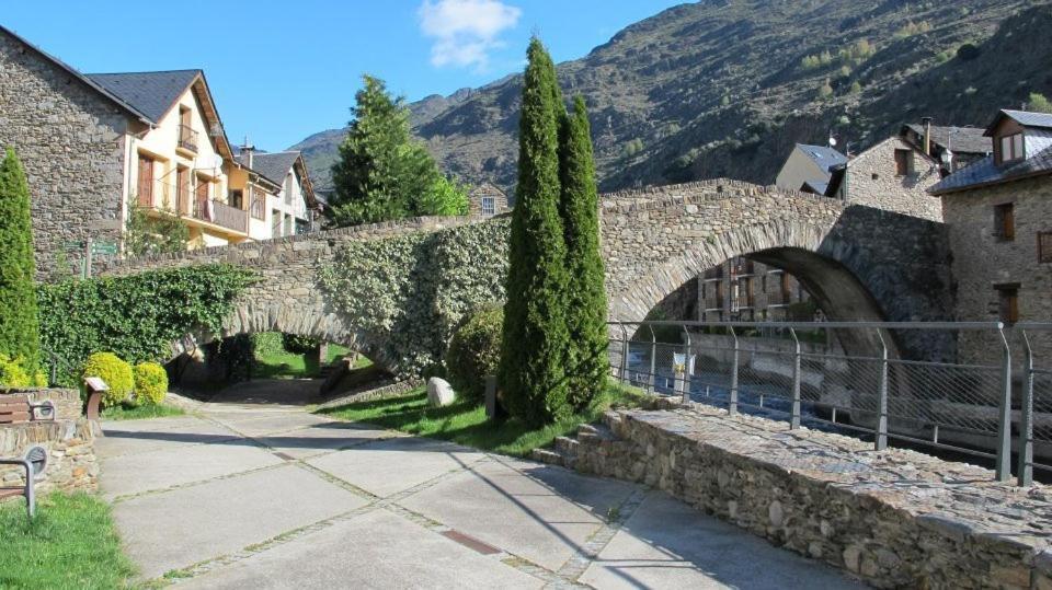 Pensio La Creu Hotel Esterri D'Aneu Bagian luar foto