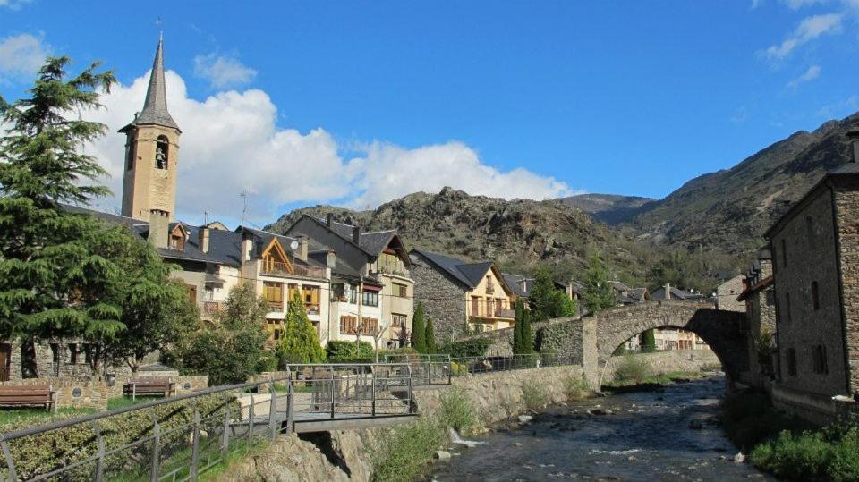 Pensio La Creu Hotel Esterri D'Aneu Bagian luar foto