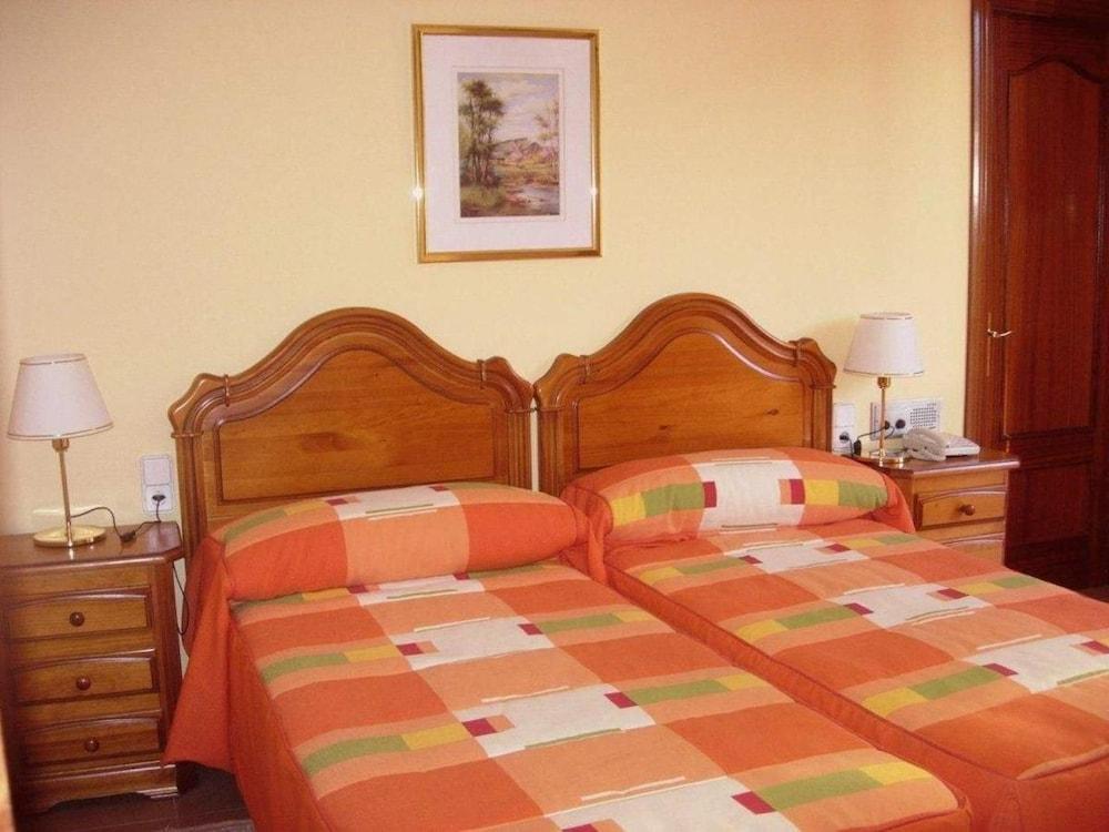 Pensio La Creu Hotel Esterri D'Aneu Bagian luar foto